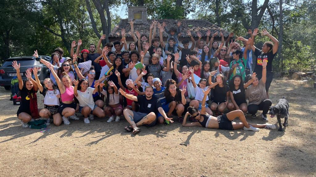 Grupo de jóvenes y voluntarios de Jaire
