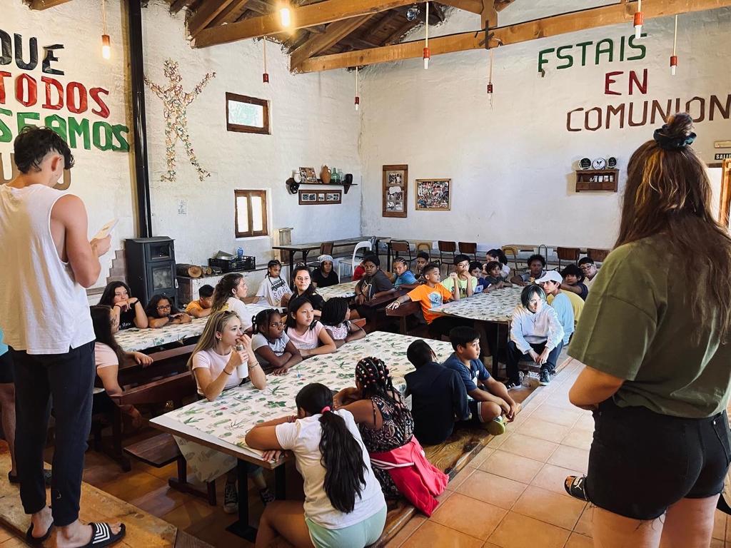 Niños en actividades de grupo